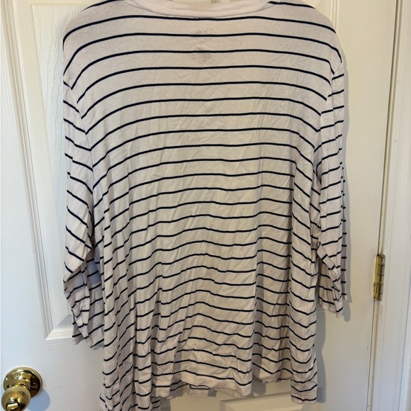 Croft & Barrow White & Navy Blue striped women's 3/4 sleeve Floral V-neck top - Picture 3 of 4